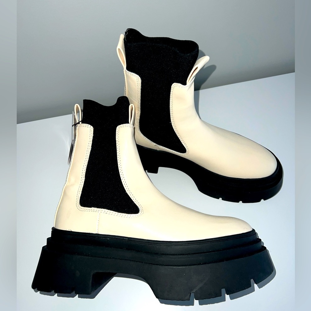 Women Platform boots Size 7.5